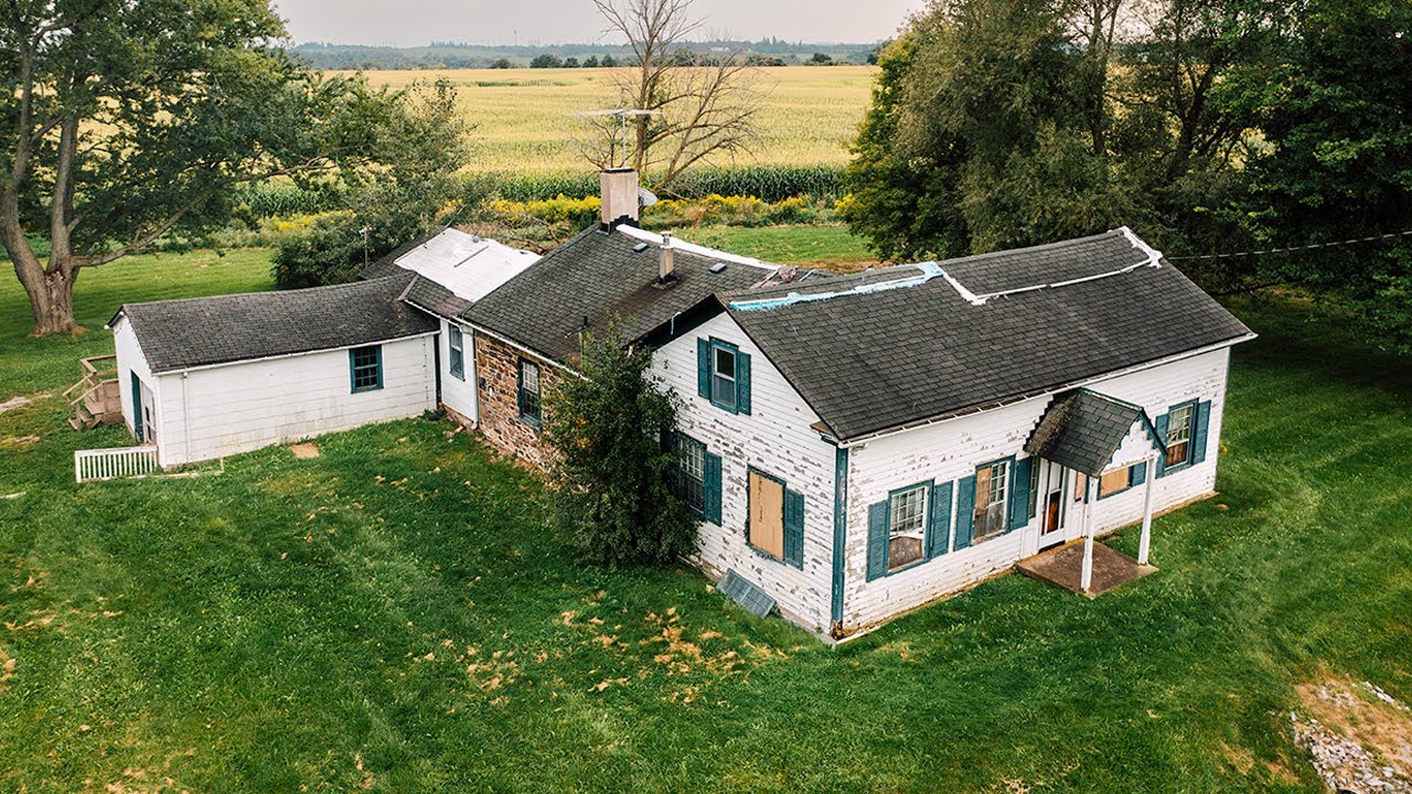 Stunning ABANDONED 1830s Heritage Home l WHAT HAPPENED HERE?!?!
